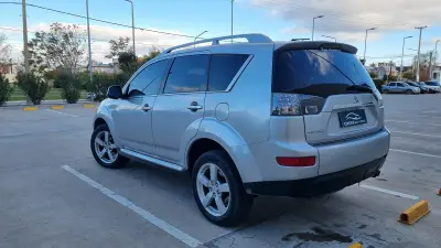 MITSUBISHI Outlander 2009 - Creek Motors