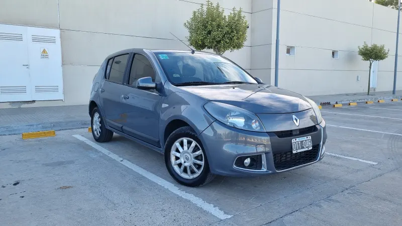 RENAULT SANDERO 2015 - Creek Motors
