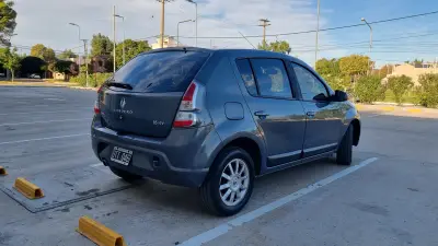 RENAULT SANDERO 2015 - Creek Motors