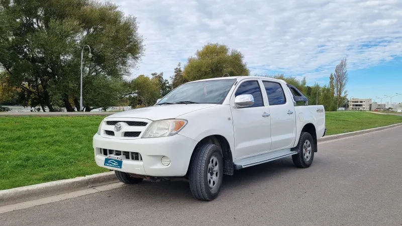 TOYOTA Hilux 2007 - Creek Motors