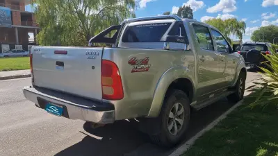 TOYOTA HILUX 2009 - Creek Motors