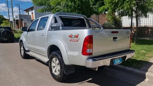 TOYOTA HILUX 2009 - Creek Motors