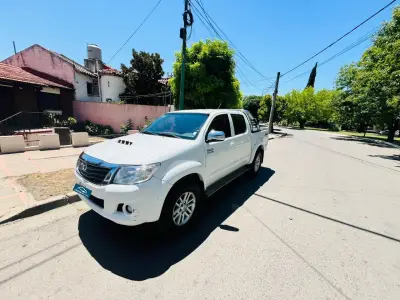 TOYOTA Hilux 2015 - Creek Motors