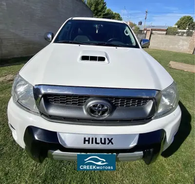 TOYOTA Hilux 2010 - Creek Motors